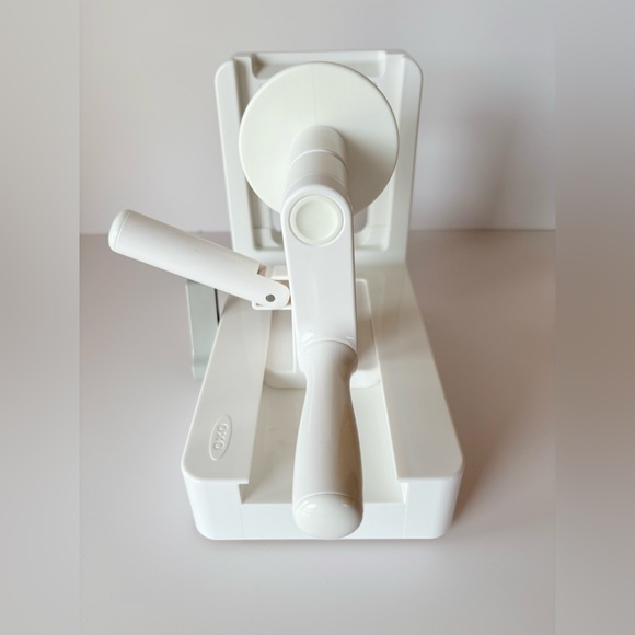 OXO Good Grips Tabletop Spiralizer with 3 Interchangeable Stainless Steel Blades - Picture 4 of 9